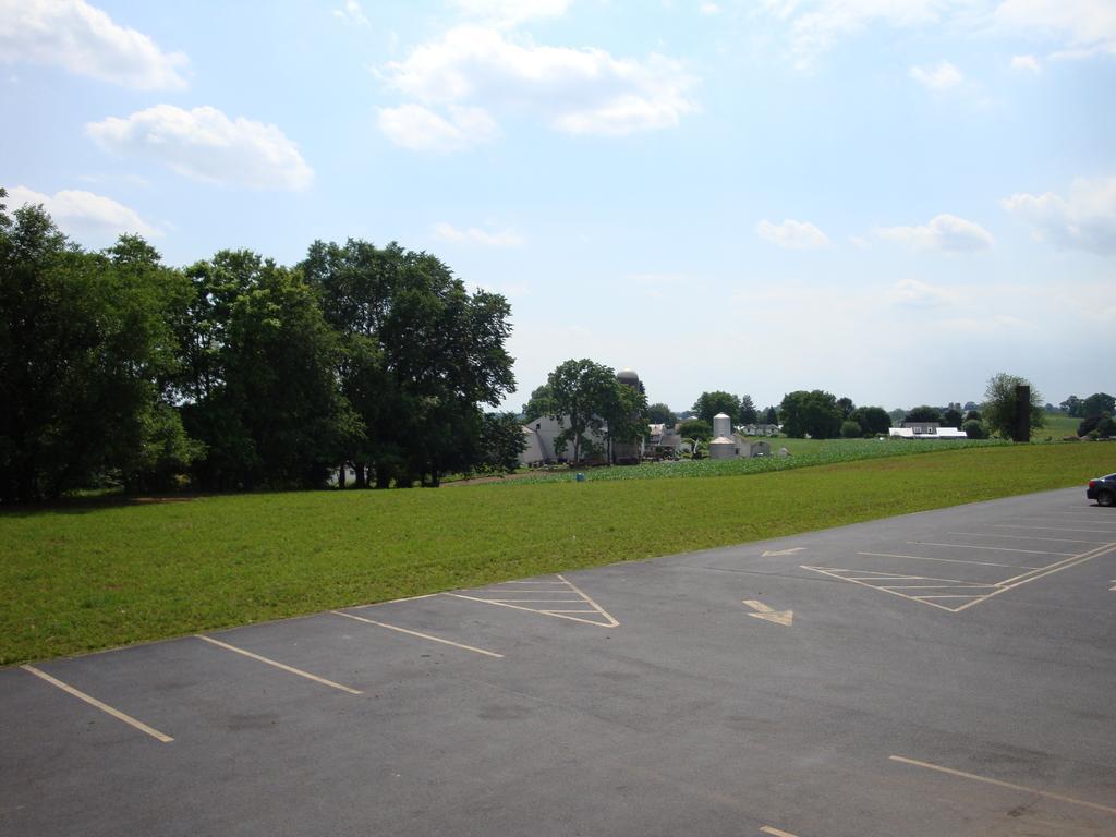 Soudersburg Inn & Suites Lancaster Ronks Exterior foto