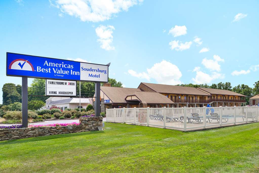 Soudersburg Inn & Suites Lancaster Ronks Exterior foto