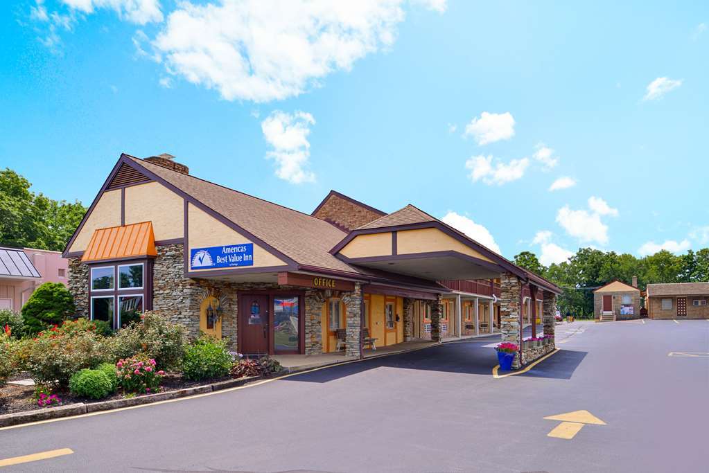 Soudersburg Inn & Suites Lancaster Ronks Exterior foto